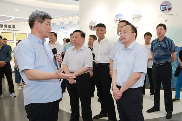 新鄉(xiāng)市政府市長魏建平到長城機(jī)械調(diào)研督導(dǎo)“萬人助萬企”活動開展情況