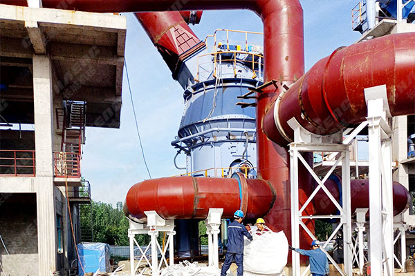 山東年產(chǎn)30萬(wàn)噸礦粉線(xiàn)項(xiàng)目安裝現(xiàn)場(chǎng)